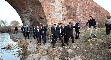 Vali Çiftçi, Köprüköy'de incelemelerde bulundu