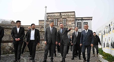 Vali Çiftçi, "Dil ve Edebiyat Konağı"nı inceledi, "Edebiyat Sokağı"nda gezdi