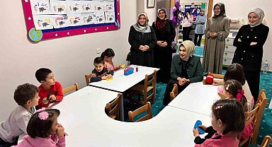 Vali eşi Berna Çiçek Kur'an Kursu'nu ziyaret etti