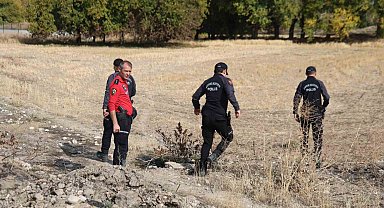 Vali Hatipoğlu kaybolan çocuğun arandığı alanda incelemelerde bulundu
