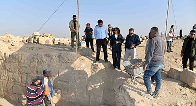 Vali Şıldak Harran'daki kazı çalışmalarını inceledi