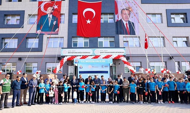 Vali Toros, Şehit Özkan Demir Ortaokulunun açılışına katıldı