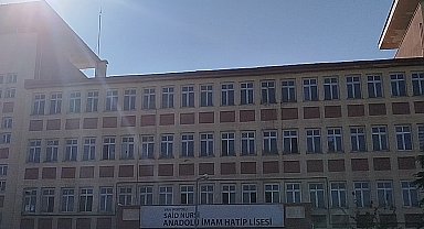 Van'da 5 öğrenci zehirlenme şüphesiyle hastaneye kaldırıldı