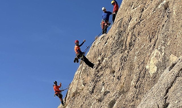 Van'da ilk kez çok ip boylu kaya tırmanışı eğitimi verildi