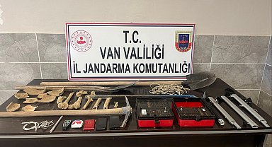 Van'da kaçak kazı yapan 5 kişi yakalandı, kemik parçaları ele geçirildi