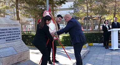 Van'da "24 Kasım Öğretmenler Günü" kutlandı