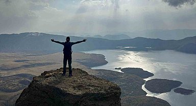 Vanlı dağcılardan Nemrut Kalderası'nda 12 saatlik zorlu yürüyüş