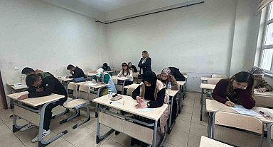 Vanlı öğrenciler ve yetişkinler kitap okuma yarışmasında buluştu