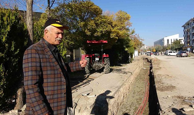 VEDAŞ'ın günlerce açık bıraktığı çukurlar kazalara davetiye çıkarıyor