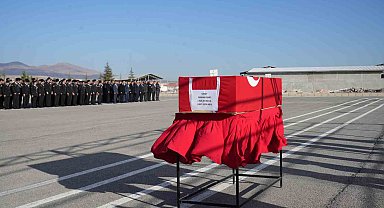 Vefat eden komutan için askeri tören düzenlendi