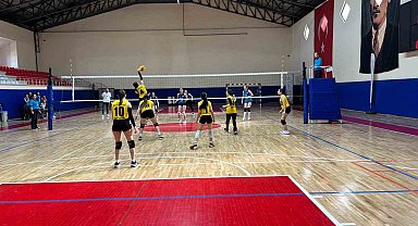 Vezirköprü'de voleybol turnuvası tamamlandı