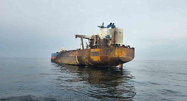 Vurulan tanker KAIROS'ta sızıntı tespit edildi