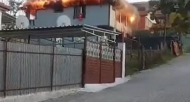 Yalova'da 2 katlı evde yangın