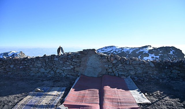Yanan Kırklar Mescidi'nin yerine yenisi yapılacak