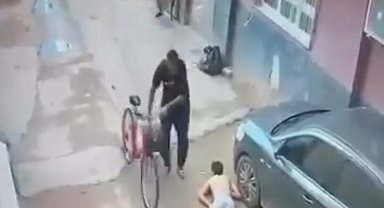 Yasak ilişki cinayeti kamerada: Görüntülere bıçaklama anları yansıdı