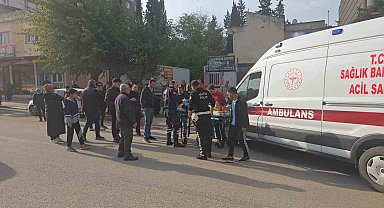 Yayaya yol veren minibüse çarpan motosikletli yaralandı