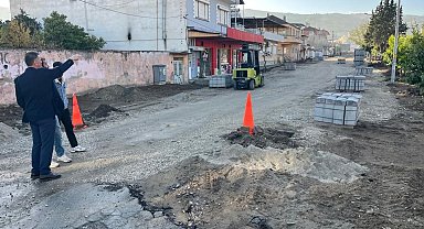 Yenipazar'da yol ve kaldırım çalışmaları sürüyor
