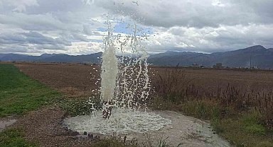 Yıllar önce yapılan kuyudan püsküren su şaşırtıyor