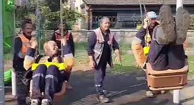 Yoğun çalışma temposuna salıncak molası verdiler