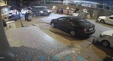 Yol verme kavgasında tartıştığı 2 kişiyi bıçakla yaraladı: O anlar kamerada