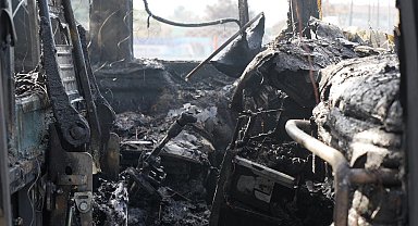 Yolcu otobüsü alevlere teslim oldu: Araç demir yığınına döndü