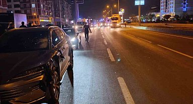 Yolun karşısına geçmeye çalışan 2 kadına otomobil çarptı: 1 ölü, 1 ağır yaralı