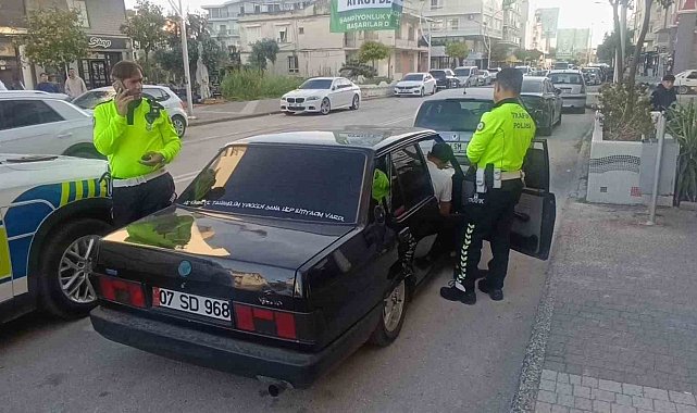 Yüksek sesli müzik yayını aday sürücüyü hem aracından hem de ehliyetten etti