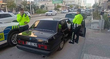 Yüksek sesli müzik yayını aday sürücüyü hem aracından hem de ehliyetten etti