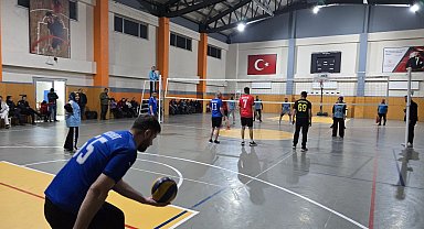 Yüksekova'da 24 kasım öğretmenler günü voleybol turnuvası başladı