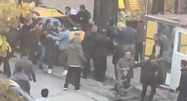 Yüksekova'da cadde ortasında kavga