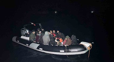 Yunanistan'ın Türk sularına geri ittiği 31 düzensiz göçmen kurtarıldı