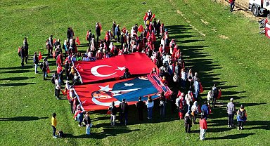 Yüzlerce kişi Atatürk için yürüdü