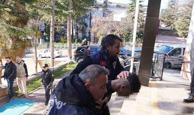 15 gün arayla bir kişiyi bıçakladı, bir kişiyi de öldürdü