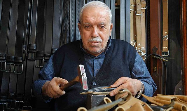 2 metrekarelik dükkanda 48 yıldır mesleğini icra ediyor