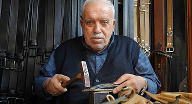 2 metrekarelik dükkanda 48 yıldır mesleğini icra ediyor