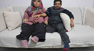 21 yıl sonra evlenerek aşklarına engel tanımayan cüce çift, anne ve baba olacak olmanın heyecanını yaşıyor