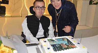 23 yıldır kas hastalığıyla mücadele eden gence düğün gibi doğum günü