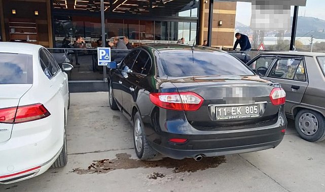 3 Aralık Dünya Engelliler Günü'nde engelli yerine park eden resmi araca ceza
