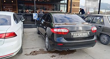 3 Aralık Dünya Engelliler Günü'nde engelli yerine park eden resmi araca ceza