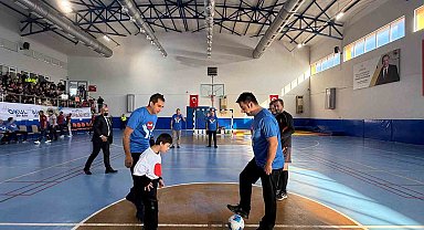 3 Aralık Dünya Farkındalık Günü Gazipaşa'da özel öğrencilerin katılımıyla kutlandı