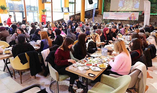5 Aralık Dünya Gönüllüler Günü'nde genç gönüllüler kahvaltıda buluştu