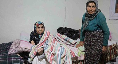 80 yaşındaki anne, 61 yaşındaki bedensel engelli kızına ömrünü adadı