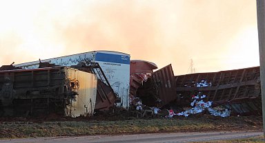 ABD'de kükürt taşıyan tren devrildi, çevreye zehirli gaz yayıldı