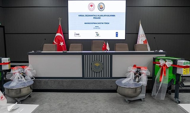 Adana'da 16'sı kadın 32 çiftçiye makine desteği