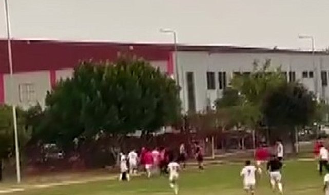 Adana'da amatör maçta saha karıştı