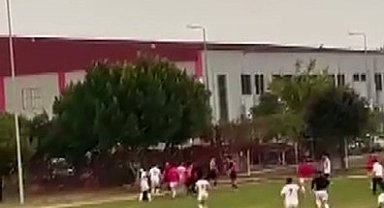 Adana'da amatör maçta saha karıştı