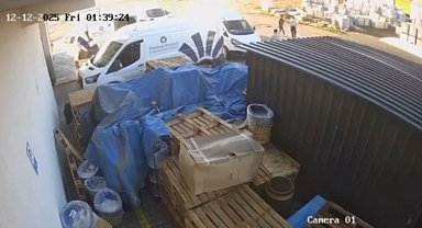 Adana'da bir kişinin bıçaklanarak öldürüldüğü olayın kamera kayıtları ortaya çıktı