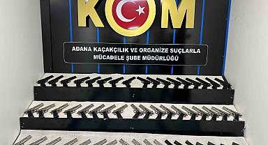 Adana'daki suç örgütlerine silah getiren 2 şüpheli tutuklandı: 53 tabanca ele geçirildi