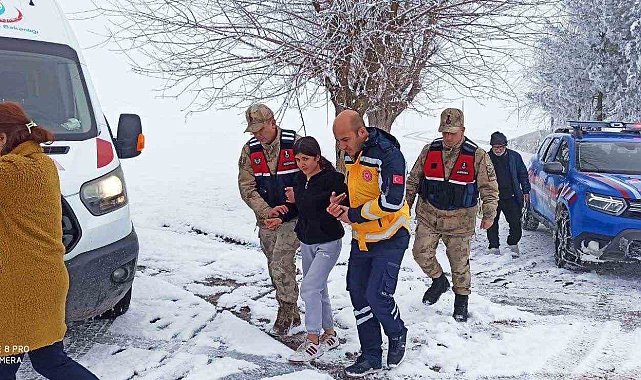 AFAD: "Turuncu ve sarı uyarı verilen illerde 22 bin 813 personel, 7 bin 689 araçiş makinesi görev aldı"