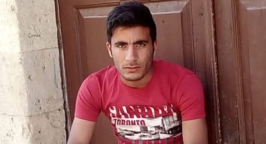 Ağabeyi geri manevra yaparken kamyonun altında kalan genç hayatını kaybetti